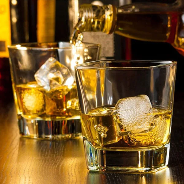Clear ice cubes for catering beverages